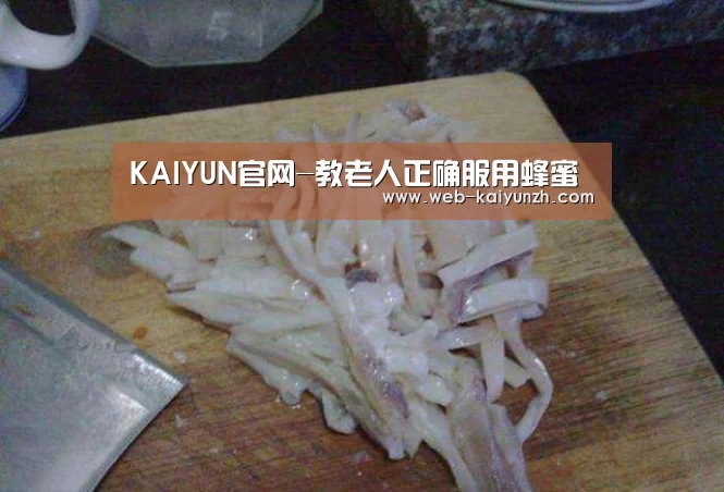 KAIYUN官网-教老人正确服用蜂蜜(图1) 开云体育